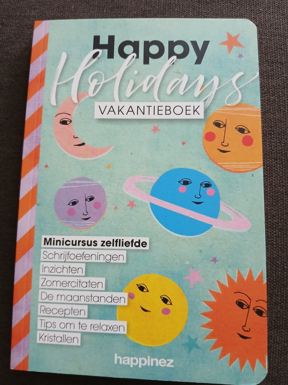 Happy holidays vakantieboek, Ophalen of Verzenden, Zo goed als nieuw