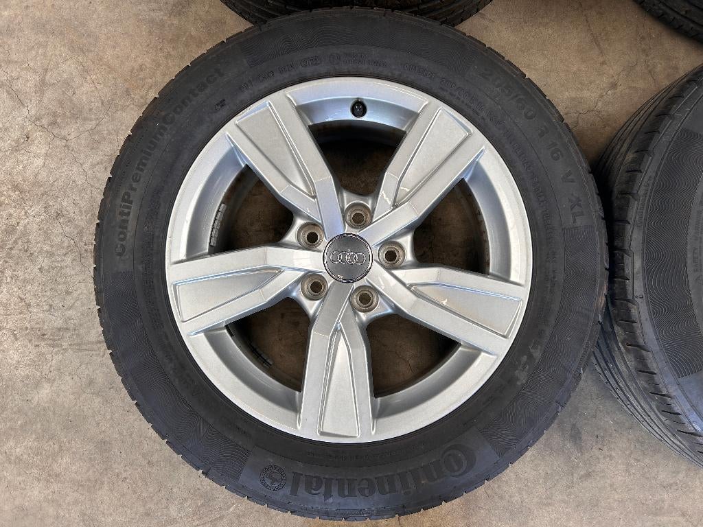 DIV. 16 inch originele velgen + zomerbanden Audi A4 B8 B9, Auto-onderdelen, Banden en Velgen, Audi, Gebruikt, 16 inch, Banden en Velgen