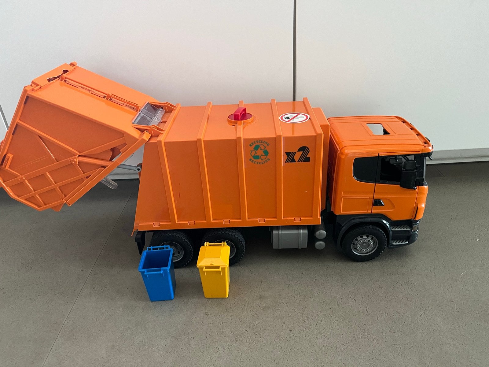 Bruder Scania vuilniswagen met containers, Kinderen en Baby's, Speelgoed | Speelgoedvoertuigen, Ophalen, Gebruikt