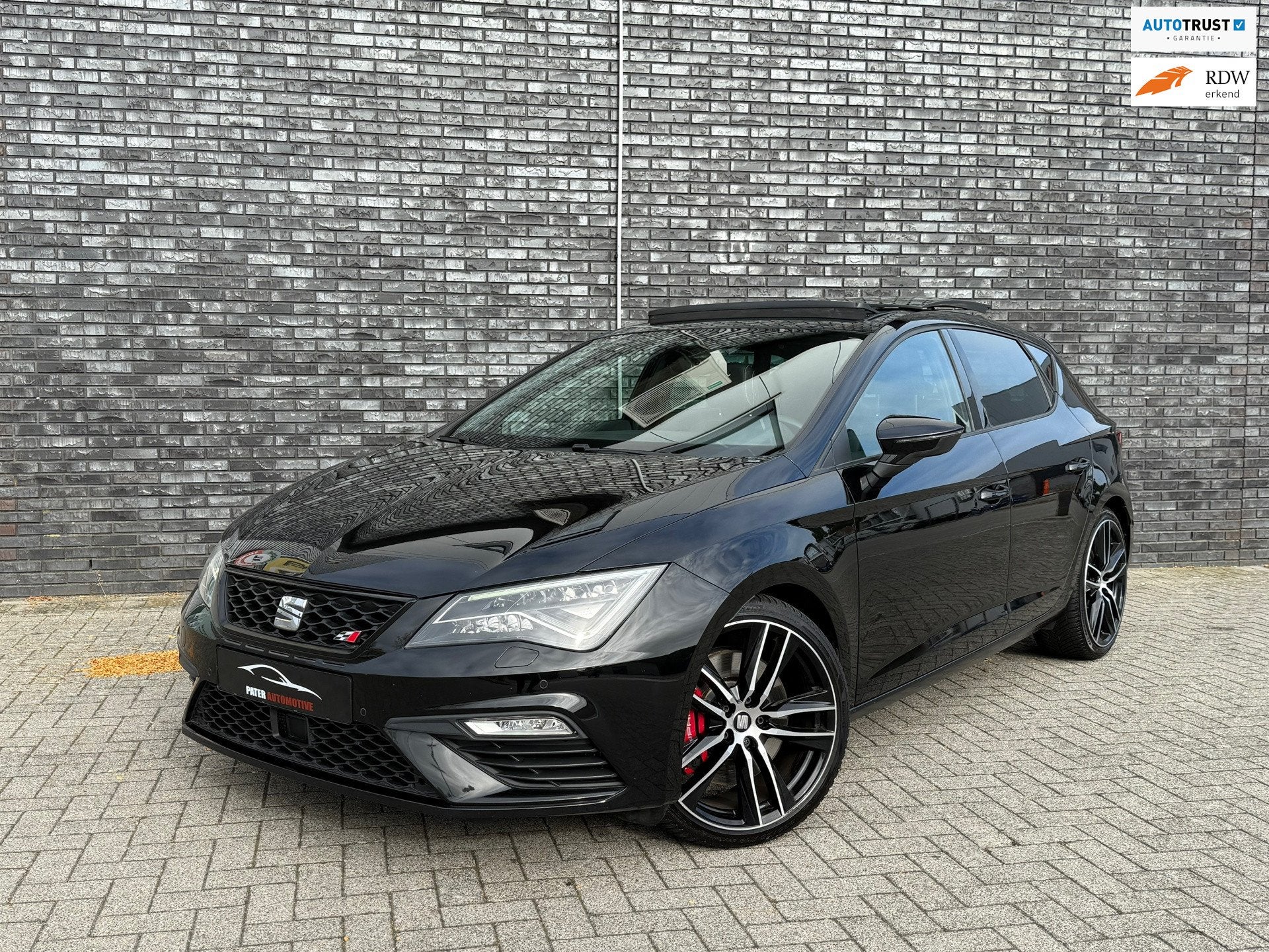 SEAT Leon 2.0 TSI CUPRA 300 Pano|ACC|Camera|Keyless|Apple Ca, Auto's, 15 km/l, 4 cilinders, Leon, Zwart