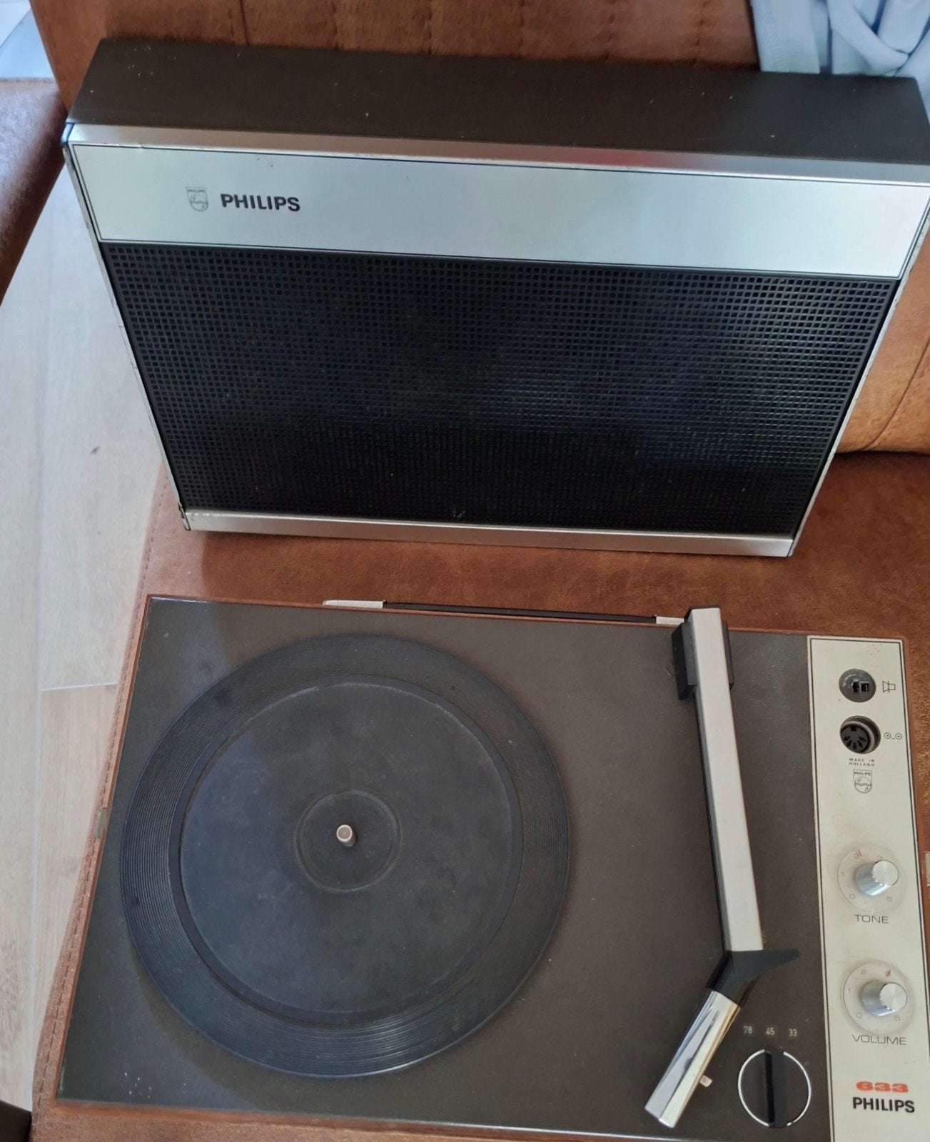 Vintage Philips Platenspeler met Geïntegreerde Luidspreker, Ophalen of Verzenden, Gebruikt, Platenspeler, Philips