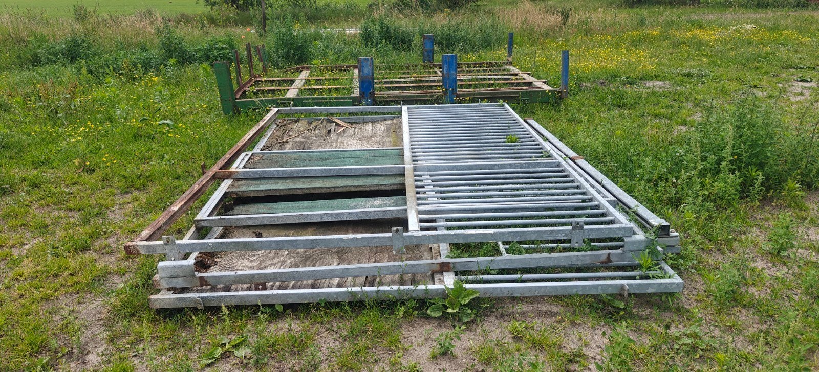 Stalwanden - Metaal goed, hout aan vervanging toe