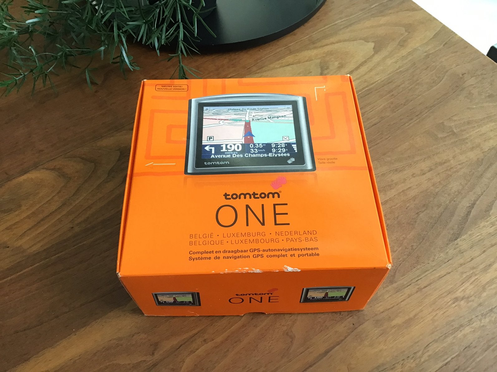 TOMTOM ONE, BENELUX WERKGEBIED. GEBRUIKT, COMPLEET IN DOOS., Ophalen of Verzenden, Zo goed als nieuw