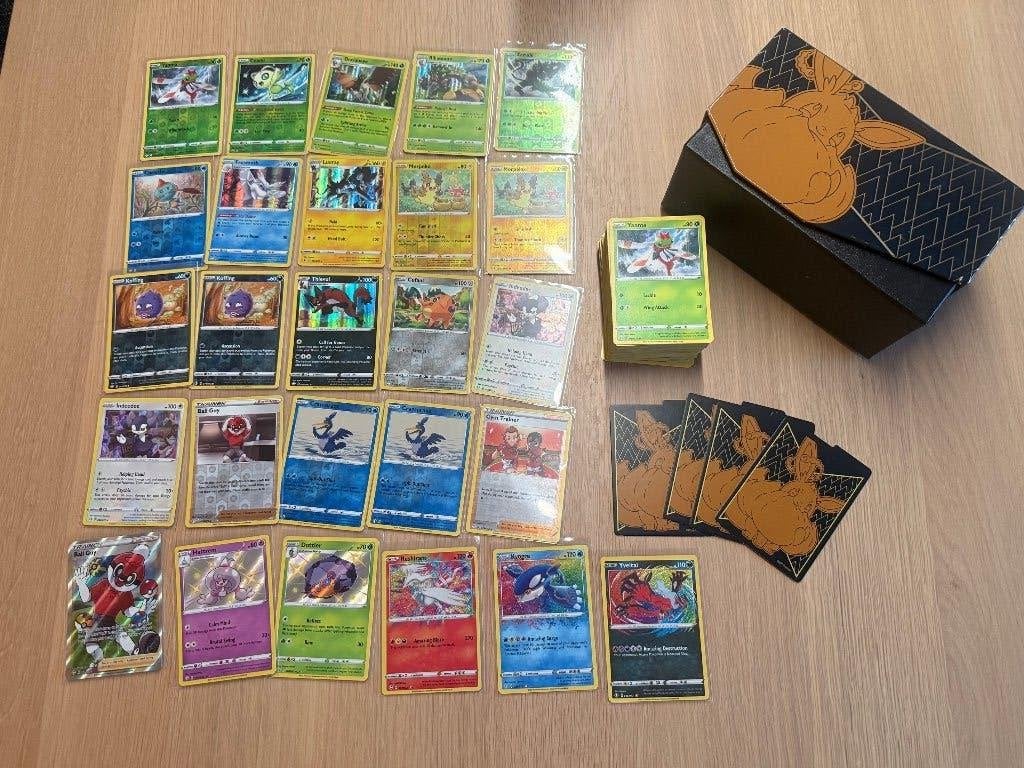 Pokémon TCG Shining Fates Elite Trainer Box inc 118 kaarten, Ophalen of Verzenden, Zo goed als nieuw