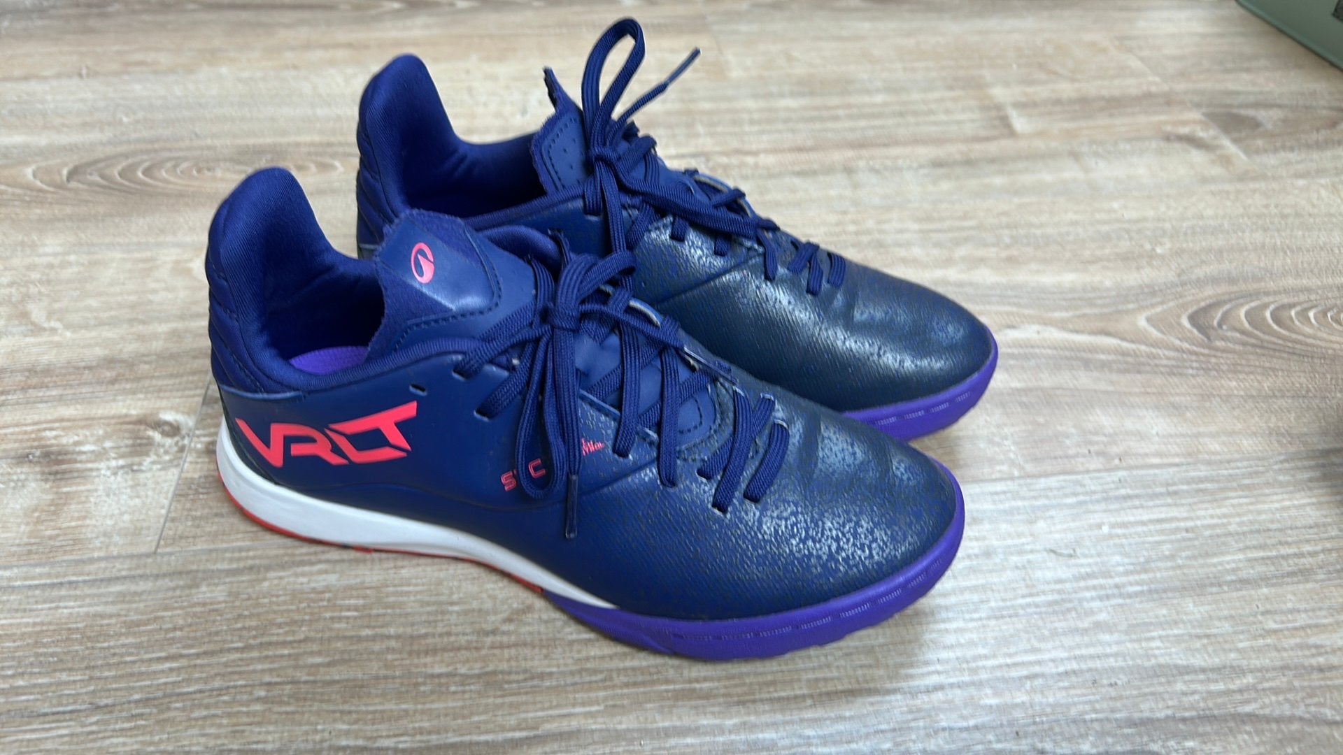 Korfbal/ Hockey schoenen mt. 39, Ophalen of Verzenden, Zo goed als nieuw, Schoenen