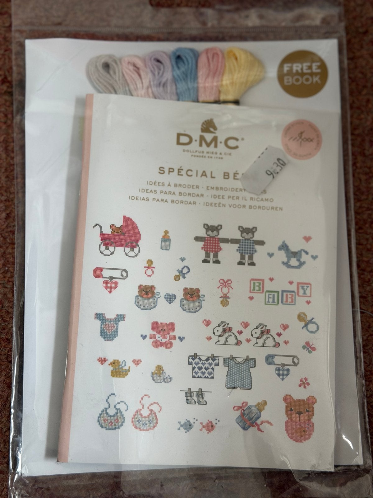 DMC Borduurpakket Spécial Bébé met garen en boekje, Ophalen of Verzenden, Nieuw, Handborduren, Borduurpakket