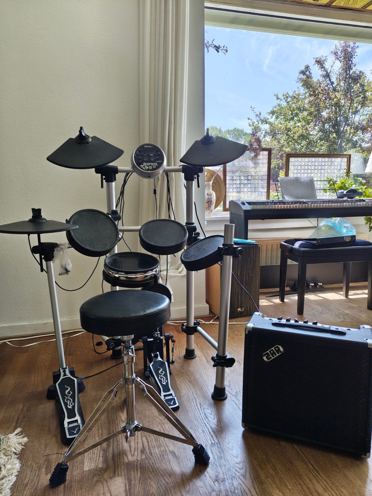 Medeli elektronisch drumstel met drumkruk en versterker, Muziek en Instrumenten, Ophalen of Verzenden, Overige merken, Elektronisch