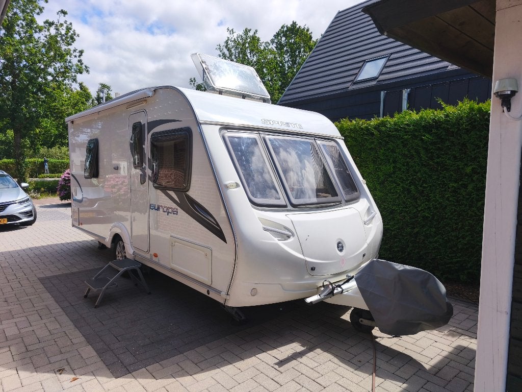 Sprite Europa 470 - 2011 - kompleet - tot in detail verzorgd, Caravans en Kamperen, Caravans, Particulier, 4 tot 5 meter, Schokbreker