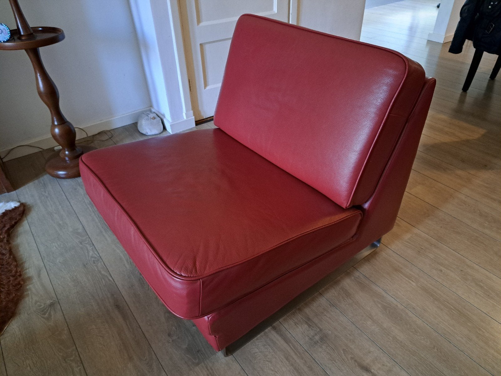 Deens Design Skalma fauteuil – Rood leder, Huis en Inrichting, Ophalen, Gebruikt, Minder dan 150 cm, Leer