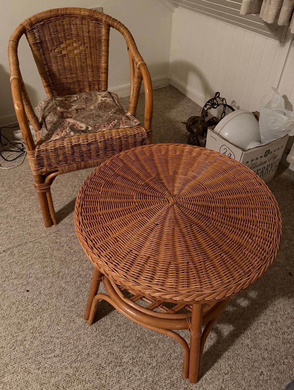 Rieten stoel met tafel, Ophalen, Gebruikt, Bruin, Riet of Rotan