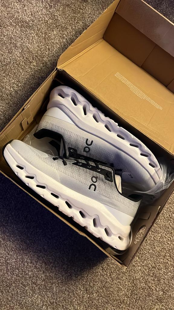 Oncloud black ivory, Ophalen of Verzenden, Nieuw, Wit, Sportschoenen
