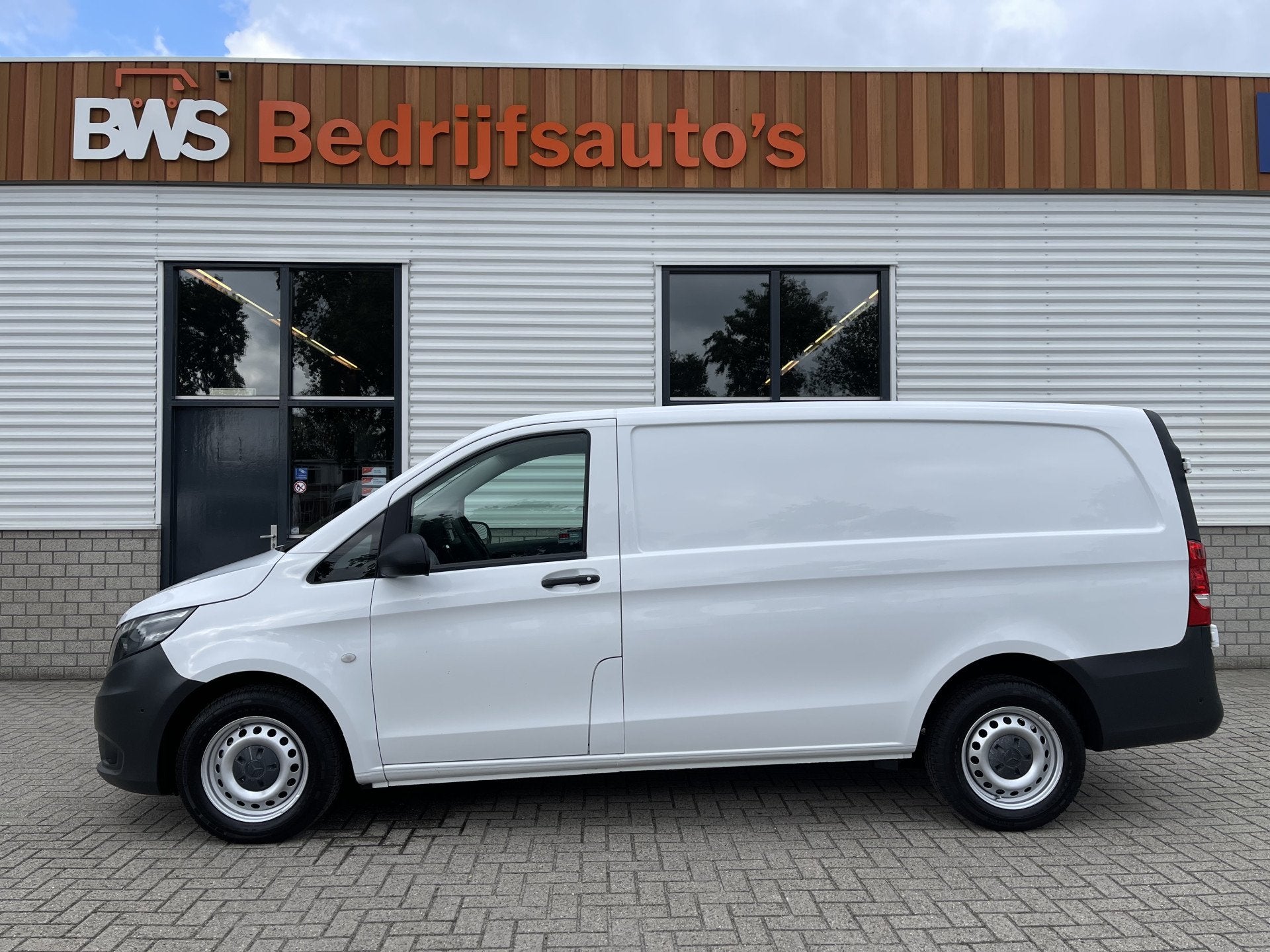 Mercedes-Benz Vito 109 CDI Lang L2H1 / rijklaar € 14.950 e, Auto's, Voorwielaandrijving, Stof, Gebruikt, 4 cilinders