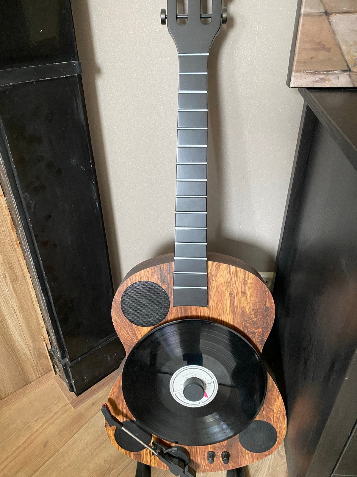 Gitaar Platenspeler - Verticaal, Bluetooth, AUX, RCA, 3 snel