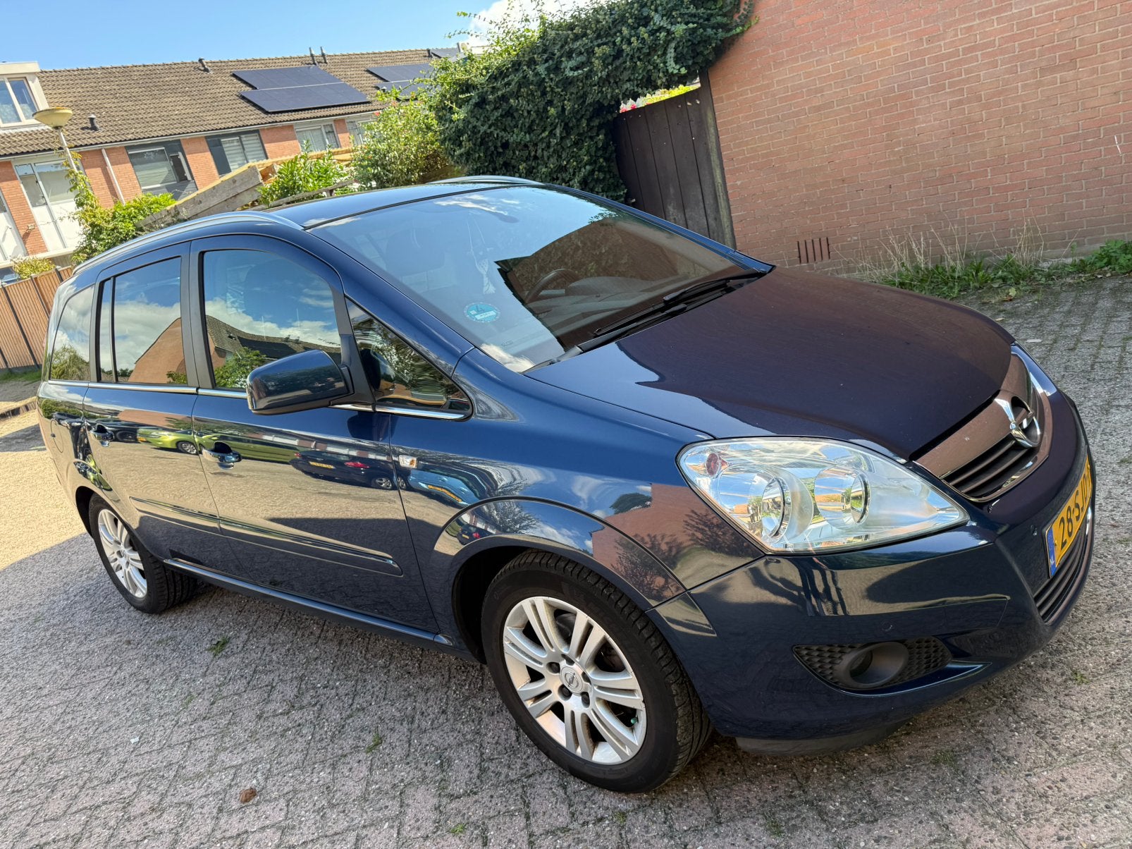Opel Zafira 1.8 101KW 140PK 2011 Blauw, Voorwielaandrijving, Zwart, 4 cilinders, Blauw