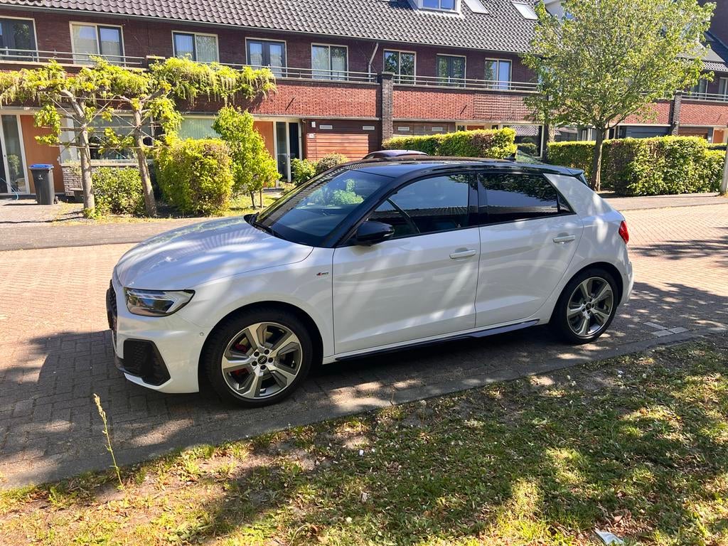 Audi A1 35 Tfsi 150pk S Tronic 2021 Wit, Auto's, LED verlichting, Zwart, 4 cilinders, Leder
