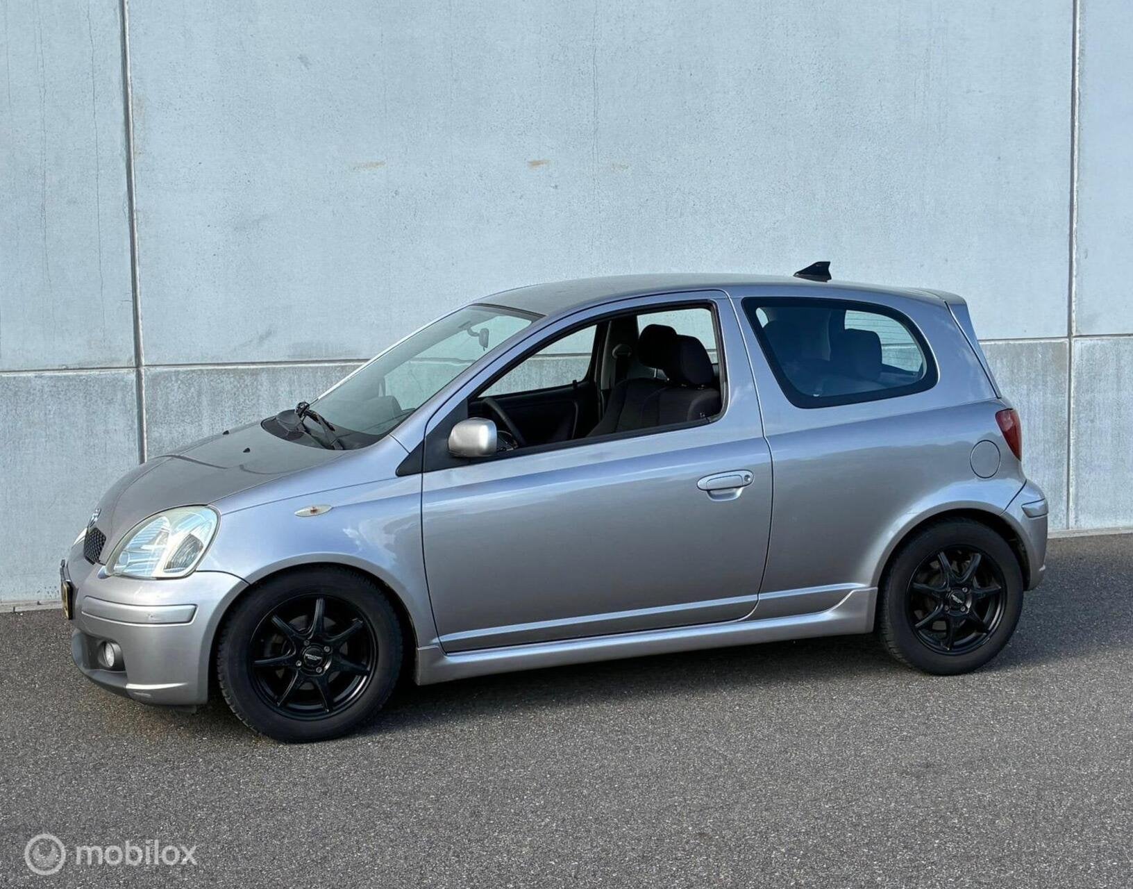 Toyota Yaris 1.5 VVT-i T-Sport AIRCO NAP, Auto's, Toyota, Gebruikt, 4 cilinders, Grijs, Zilver of Grijs