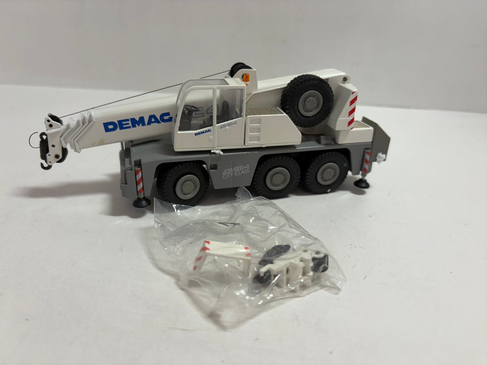 CONRAD DEMAG AC40-1 CITY KRAAN, Hobby en Vrije tijd, Modelauto's | 1:50, Ophalen of Verzenden, Zo goed als nieuw, Hijskraan, Tractor of Landbouw