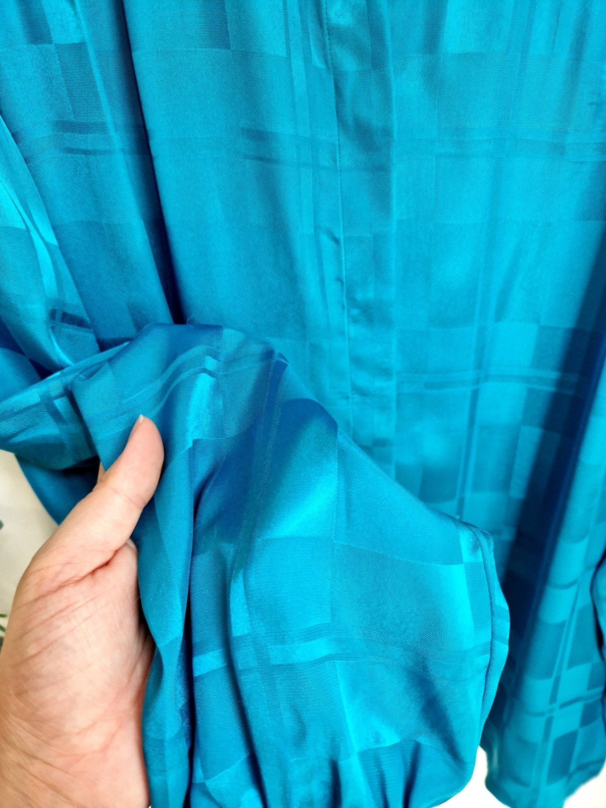Mooie elegante shiny blauwe blokjes blouse, Kleding | Dames, Ophalen of Verzenden, Zo goed als nieuw, Maat 46/48 (XL) of groter