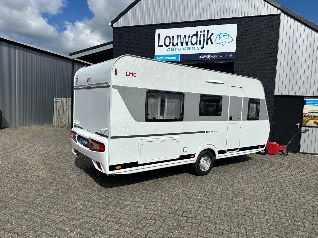 LMC Sassino 460 E ’23 (Enkele Bedden, 960kg), Caravans en Kamperen, Caravans, 2 aparte bedden, Rondzit, Bedrijf, Kelvinstraat 23
7701BZ  Dedemsvaart, NL