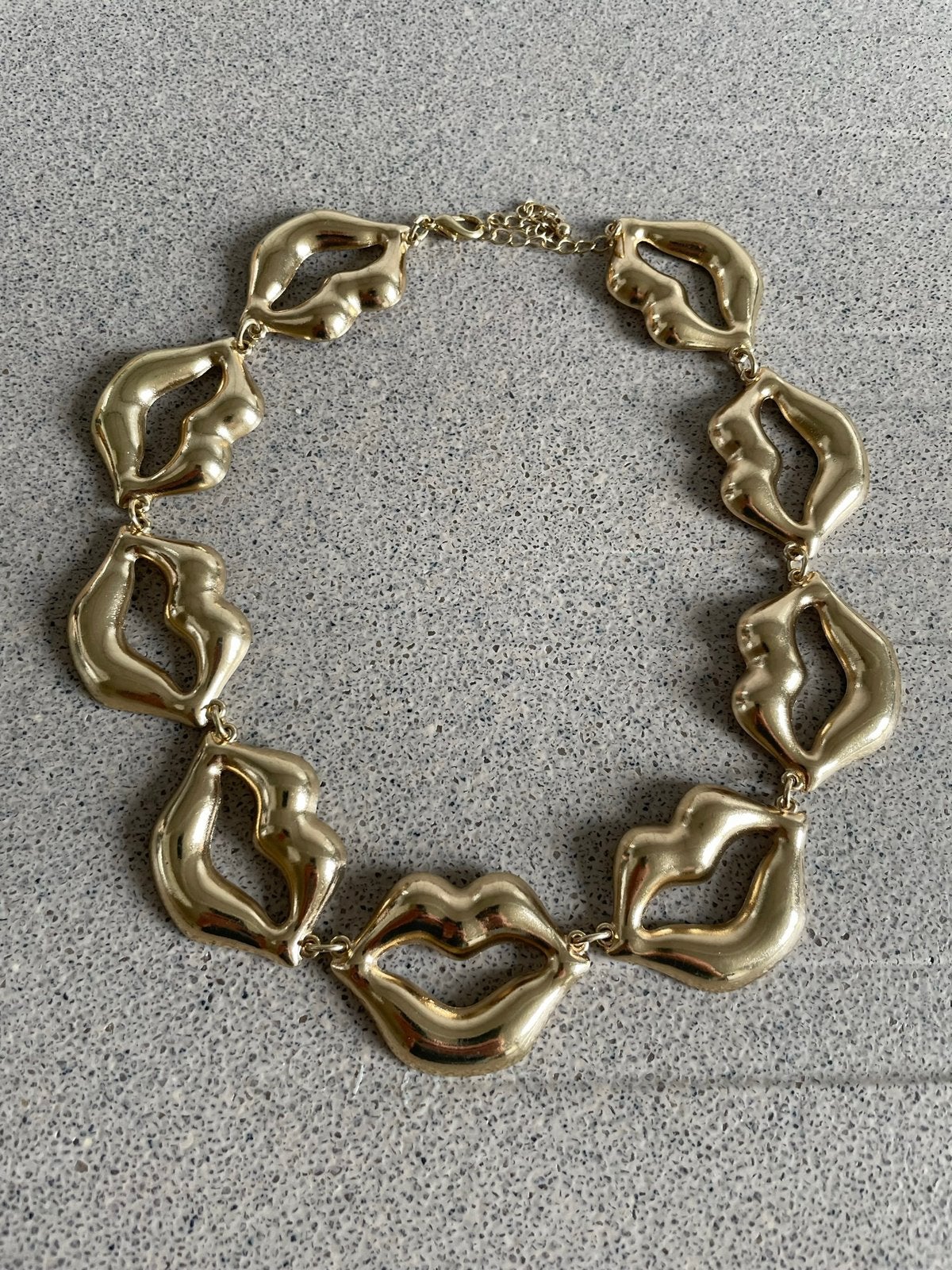 Fantastische lippen ketting mond lip goud kus kiss, Ophalen of Verzenden, Zo goed als nieuw