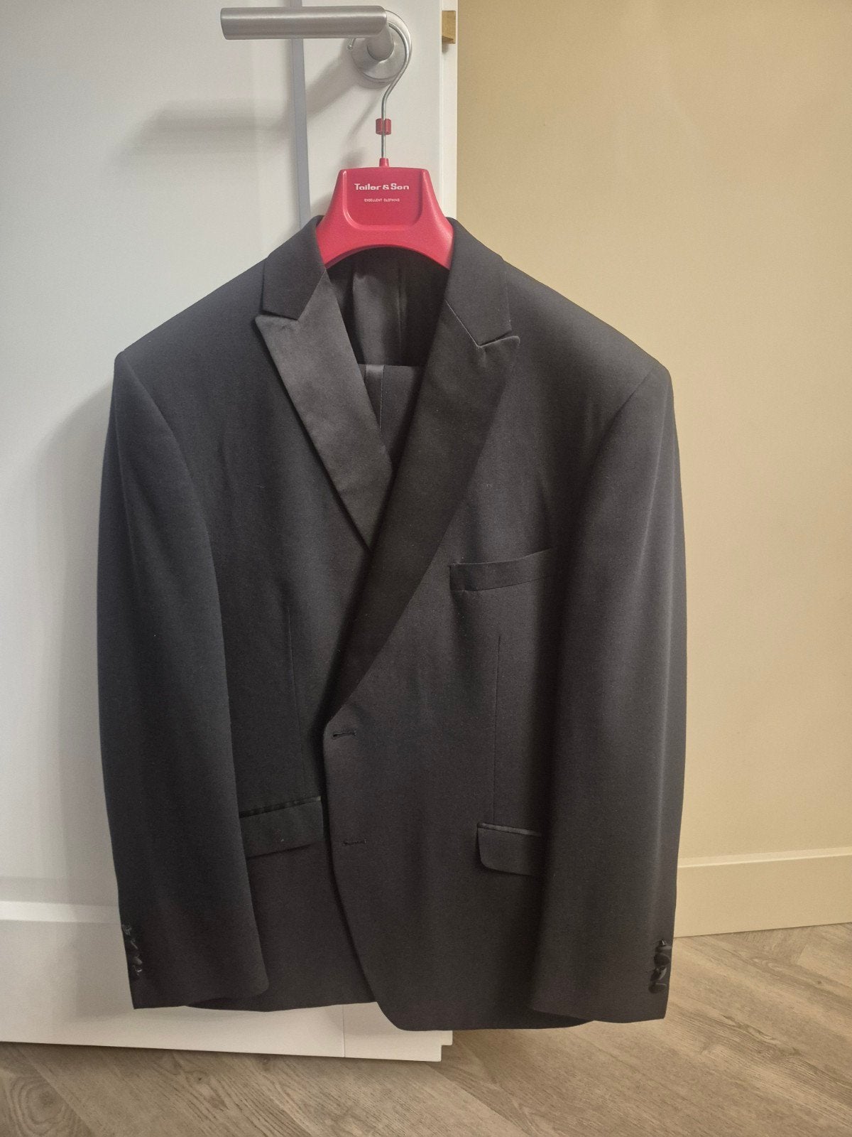 Smoking maat 26, Kleding | Heren, Kostuums en Colberts, Maat 52/54 (L), Ophalen of Verzenden, Zo goed als nieuw, Tailor & Son