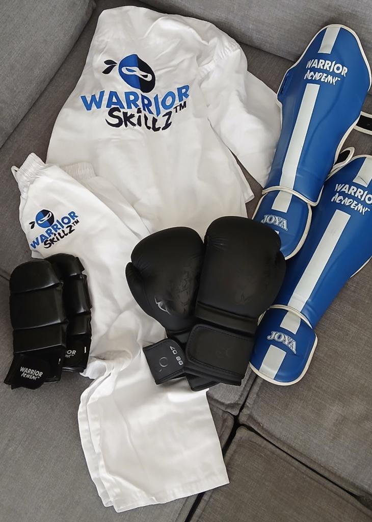 Warrior Skilzz Almere outfit compleet MAAT 150 en 130, Maat XS of kleiner, Ophalen of Verzenden, Nieuw, Overige
