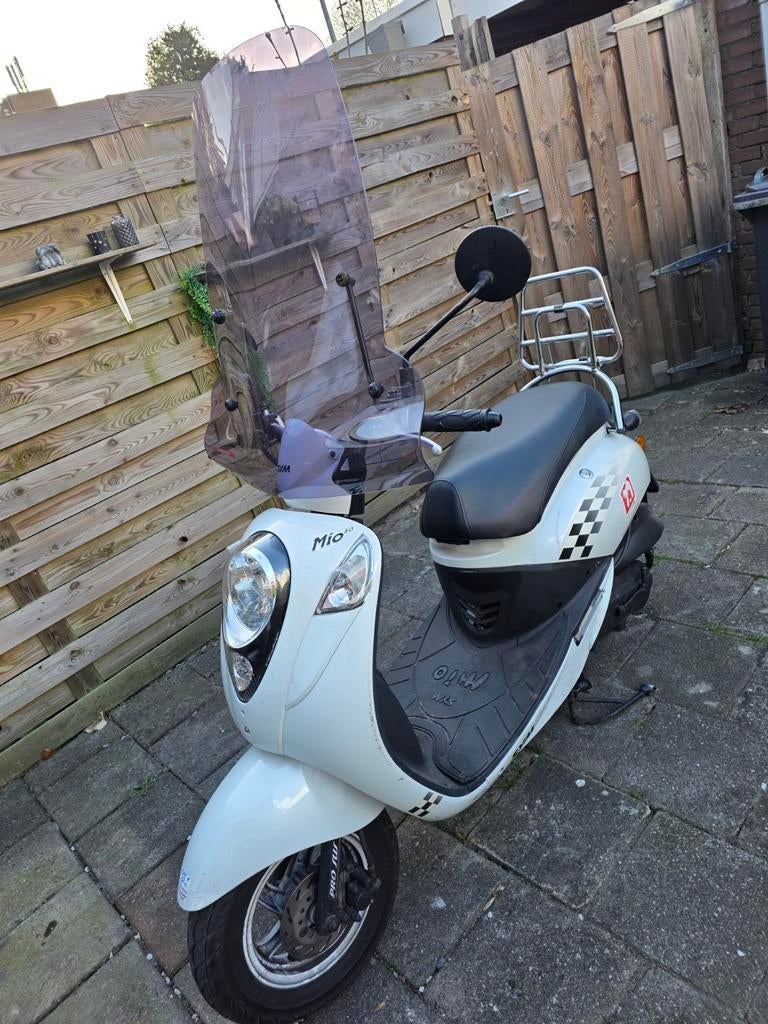 Sym mio gele kenteken, Fietsen en Brommers, Gebruikt, Maximaal 45 km/u, Benzine, Ophalen