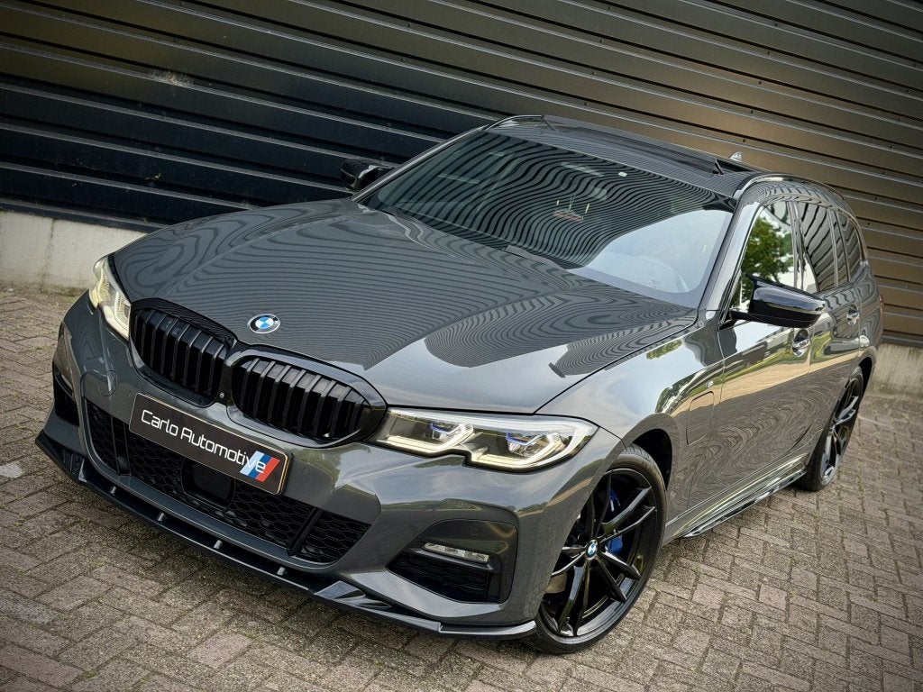 BMW 3 Serie Touring 330e xDrive M-PERF PANO|LASER|MEMORY|360, Auto's, BMW, 1998 cc, Gebruikt, Euro 6, 4 cilinders