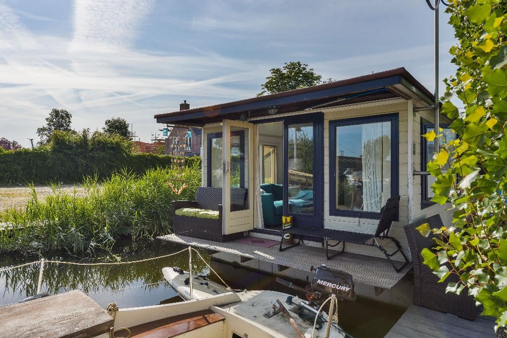 Woonark met ligplaats Westeinder:wonen&verhuren bij Schiphol, 2 kamers, Verkoop zonder makelaar, Aalsmeer, 30 m²