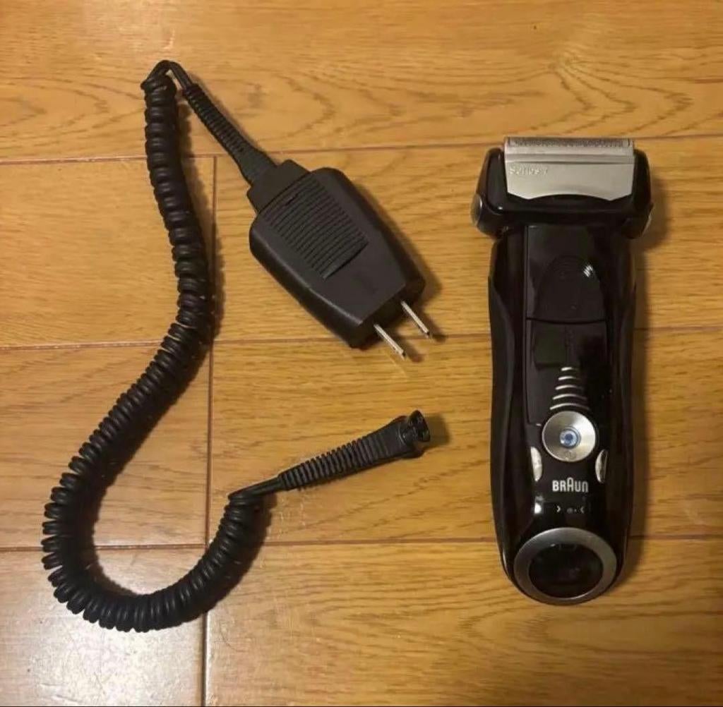 Braun Series 7 Elektrisch Scheerapparaat met Oplader, Ophalen of Verzenden, Gebruikt, Scheren en Epileren