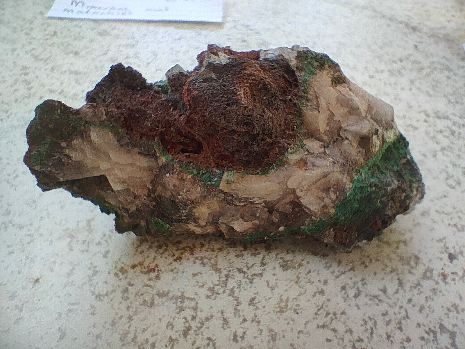 Mineraal met malachiet - 75 gram, Ophalen