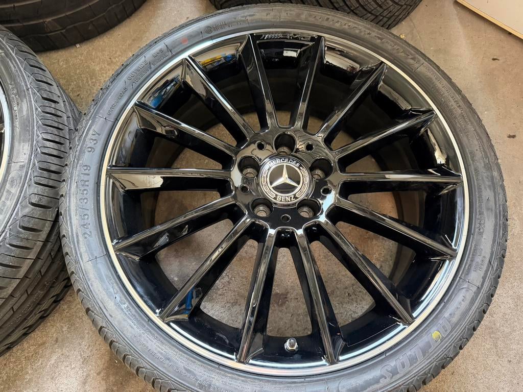 19 inch Origineel Mercedes A CLA AMG VELGEN met banden