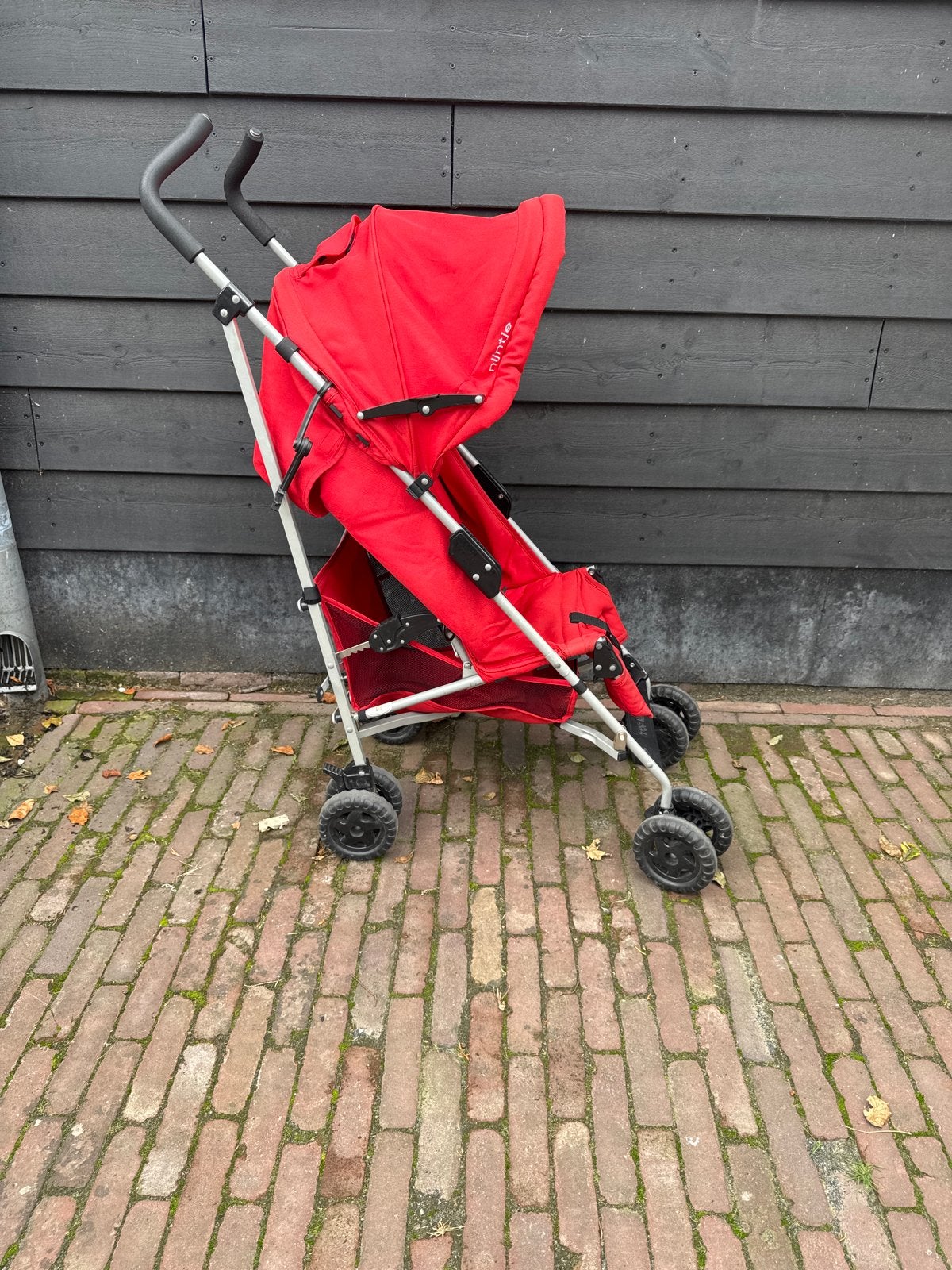 Topmark Rode Nijntje buggy met 3-puntsgordel, Kinderen en Baby's, Buggy's, Ophalen of Verzenden, Gebruikt, Overige merken, Zonnekap