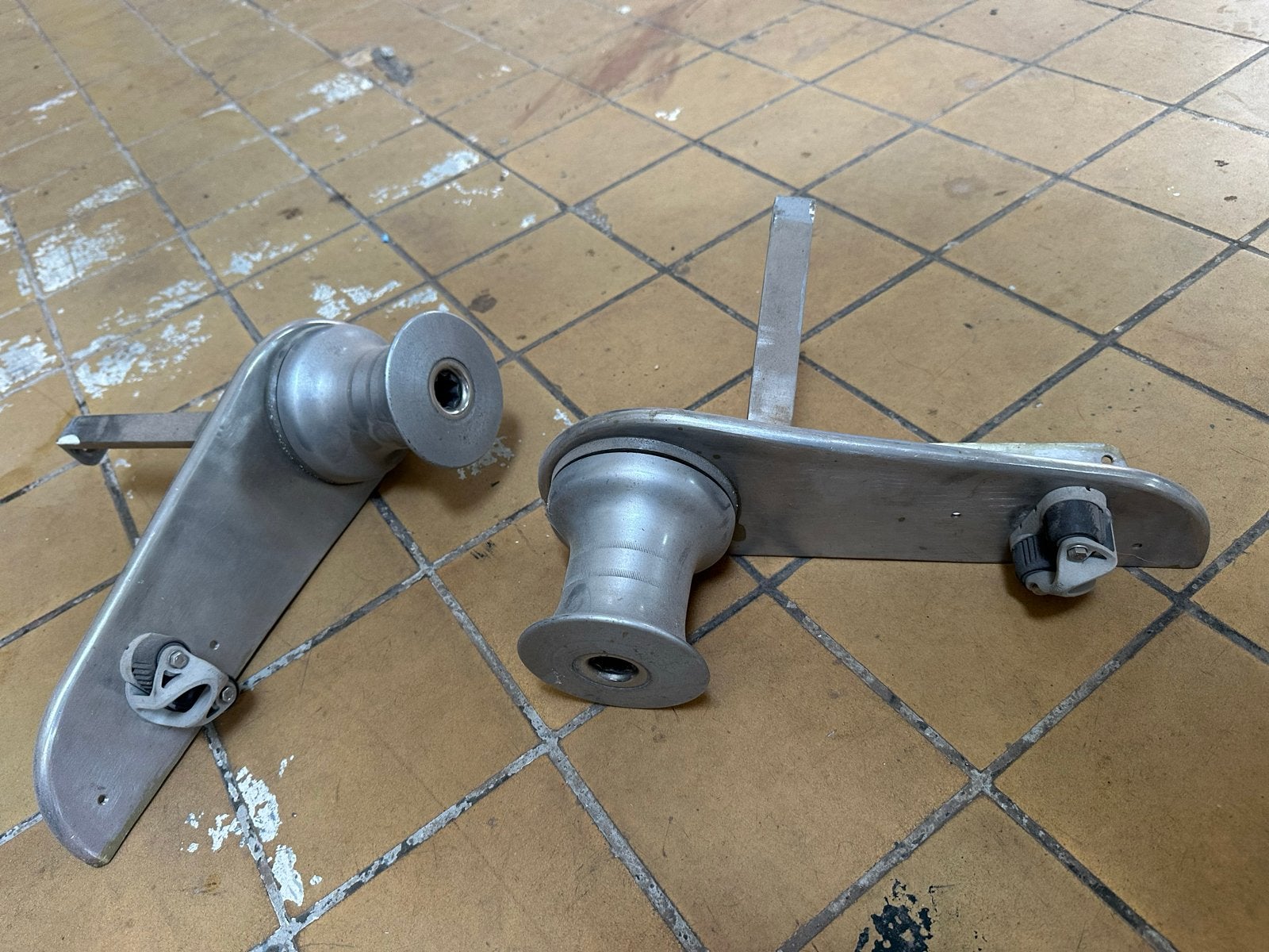 2 enkelwerkende aluminium bootlieren op rvs console, Ophalen of Verzenden, Gebruikt, Overige typen
