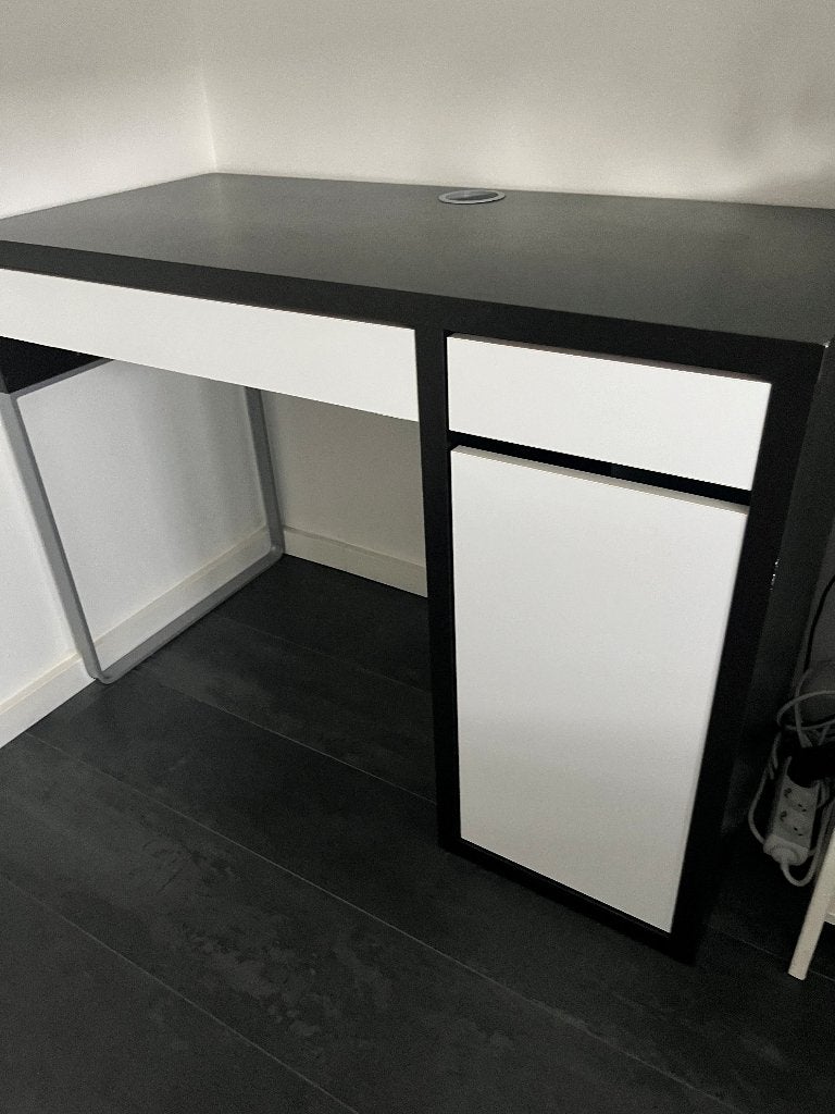 Ekea Buro zwart/wit, Ophalen, Spaanplaat of MDF, Zo goed als nieuw, 55 cm