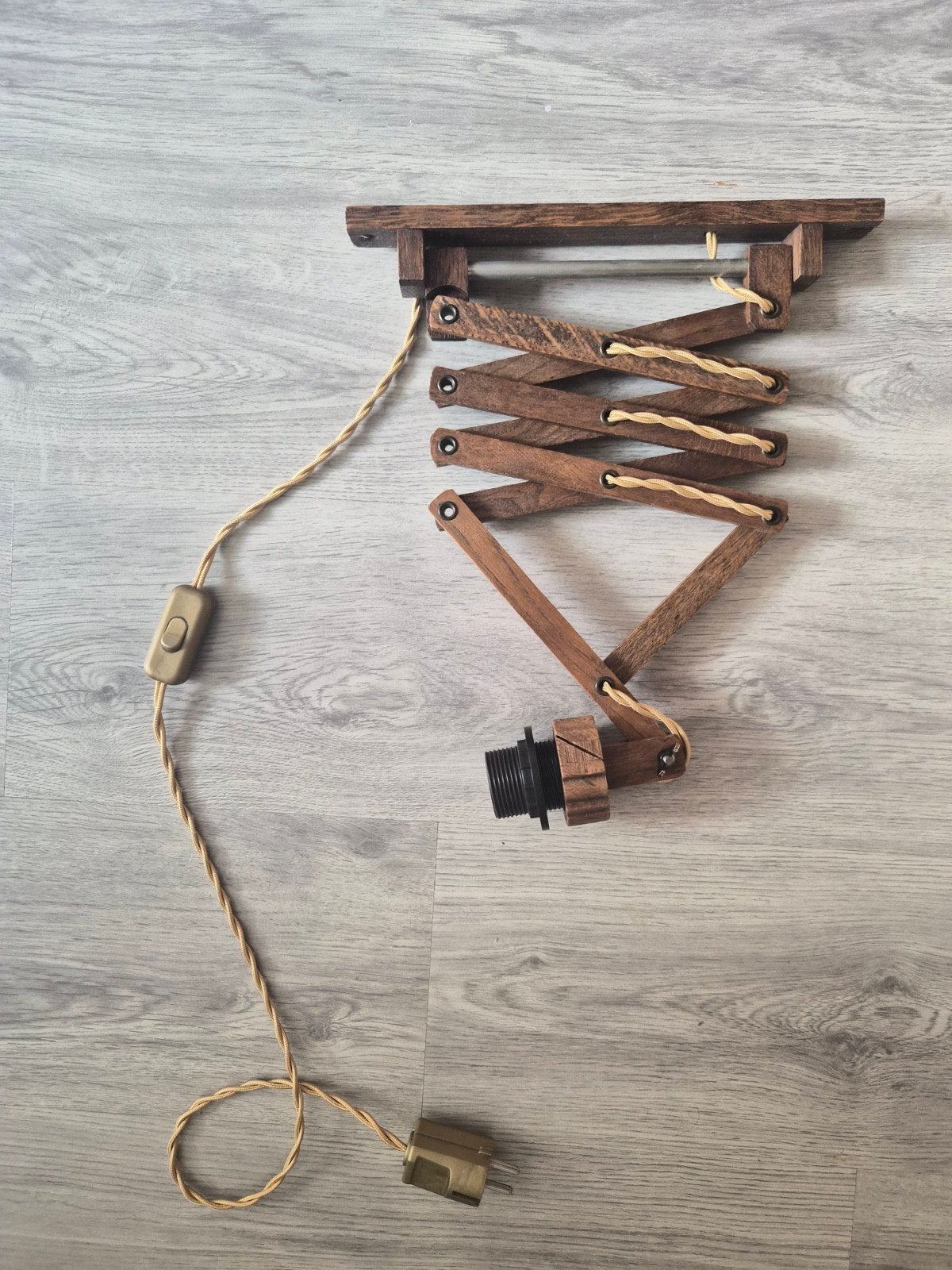 Vintage harmonica wandlamp van teak, Huis en Inrichting, Gebruikt, E27 (groot), Overige merken, Verstelbaar
