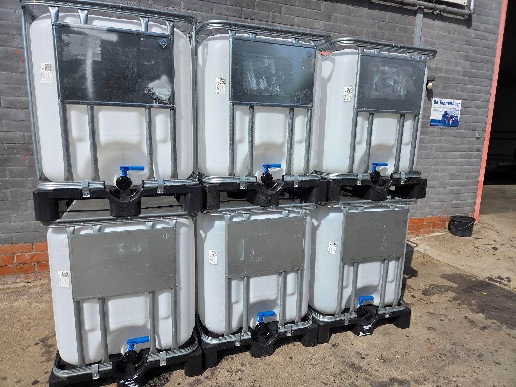 Nieuwe IBC-container van 640 liter op een kunststof pallet, Tuin en Terras, Ophalen, Kunststof, Met kraantje, 150 liter of meer