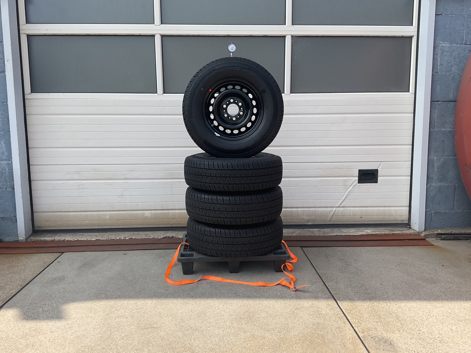 Mercedes Sprinter.  VW. Crafter. All - Season 235 - 65 - 16., Ophalen, Gebruikt, 16 inch, Banden en Velgen