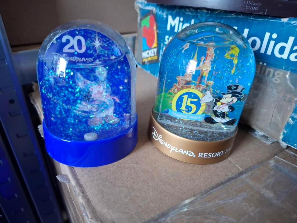 Disney schudbol 15 en 20 jaar bestaan, Ophalen, Mickey Mouse, Zo goed als nieuw, Beeldje of Figuurtje