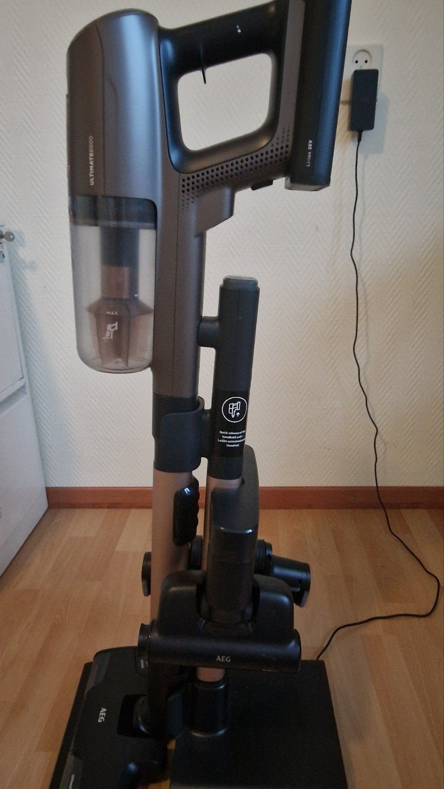 AEG Ultimate 8000 steelstofzuiger - Defect, Witgoed en Apparatuur, Draadloos, Ophalen of Verzenden, Niet werkend, Reservoir