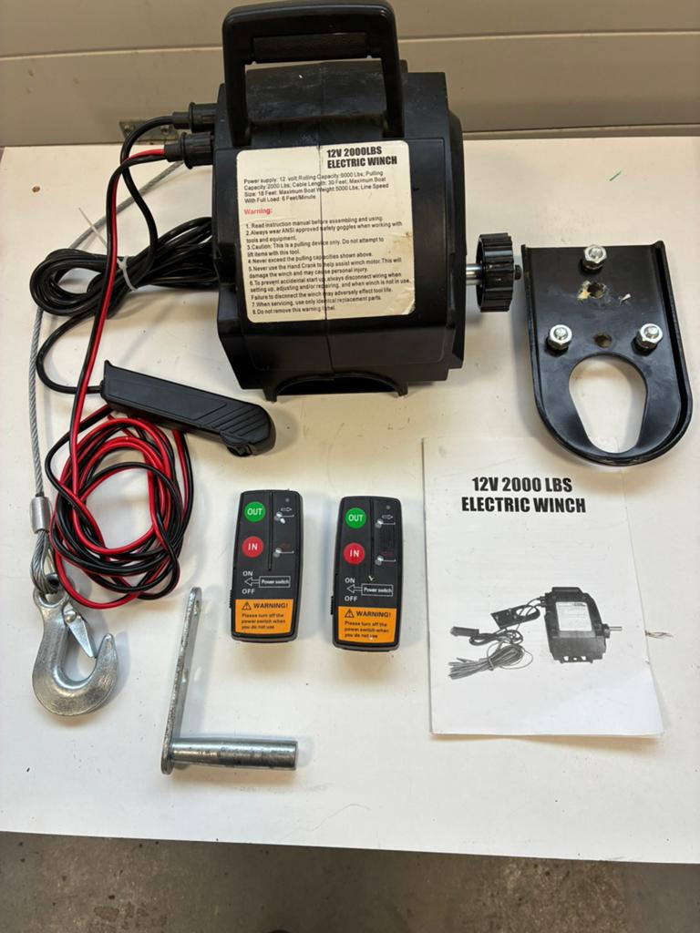 Electrische 12 volt lier met draadloze bediening., Doe-het-zelf en Verbouw, Lieren en Takels, Ophalen of Verzenden, Zo goed als nieuw