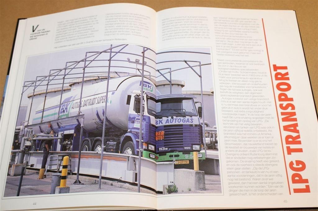 Gouden Boek over Tanktransport — Fotoboek Truckstar 1991, Boeken, Ophalen of Verzenden, Gelezen, Tractor en Landbouw