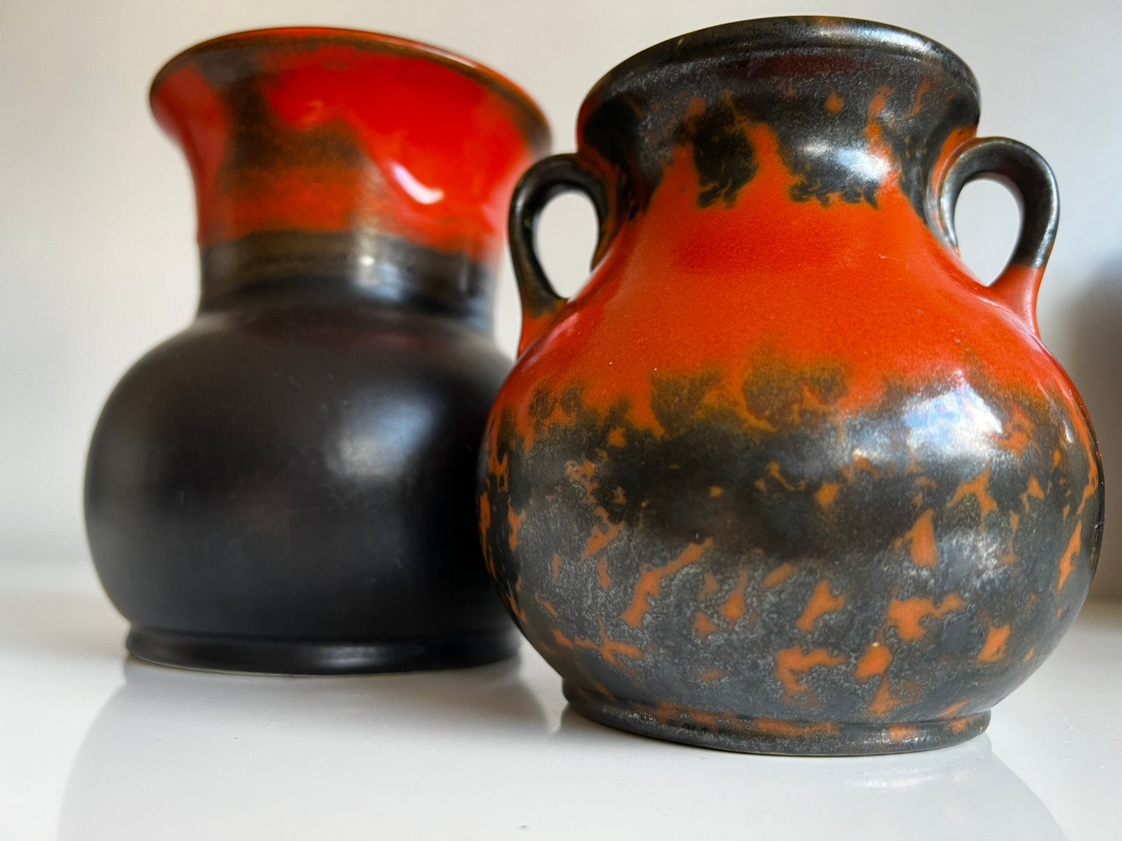 2 Art Deco Arnhemsche Fayence Vazen Oranje Plateel 20’s, Ophalen of Verzenden