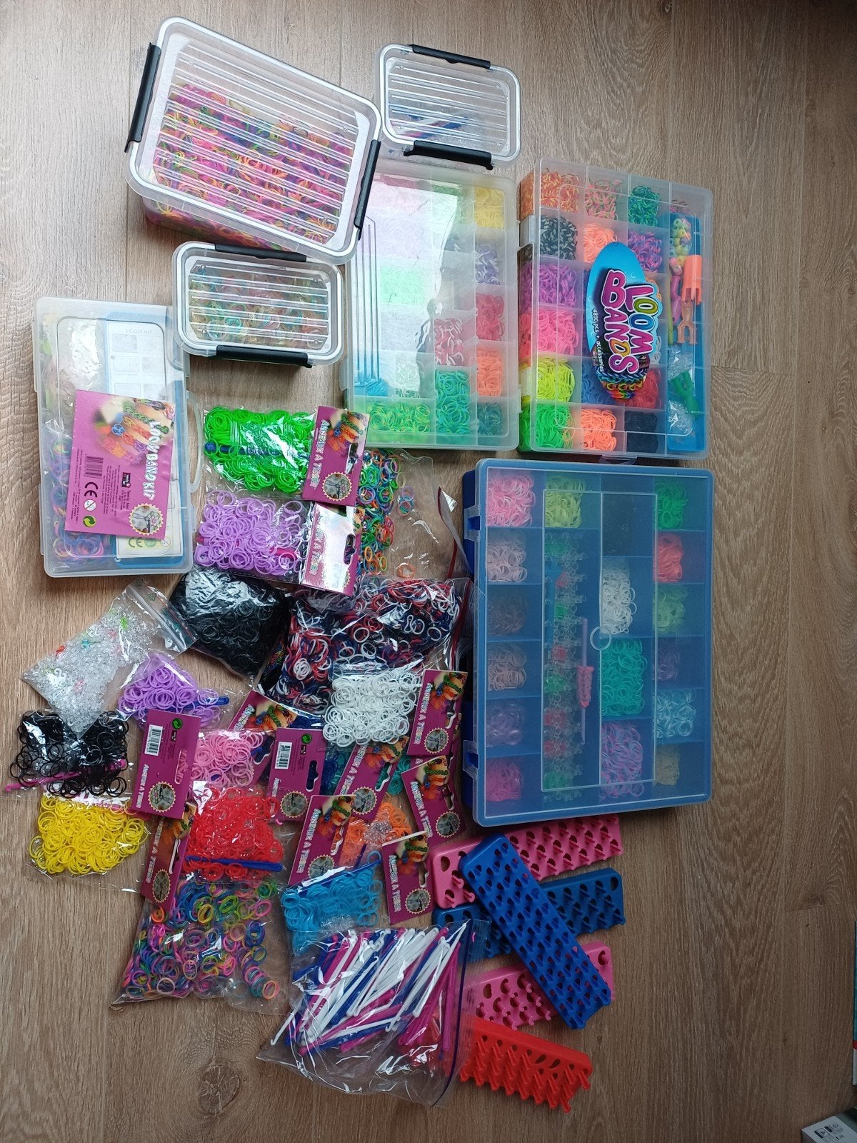 Grote collectie Loom Bandjes met opbergdozen en accessoires, Hobby en Vrije tijd, Knutselen, Gebruikt, Meerkleurig, Ophalen of Verzenden