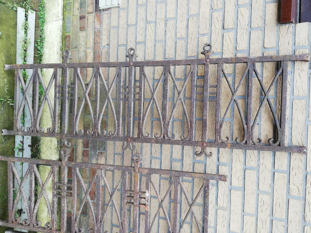 4 Zware stoere raamhekken, 168 - 136 - 103 en 95 cm lang, Ophalen