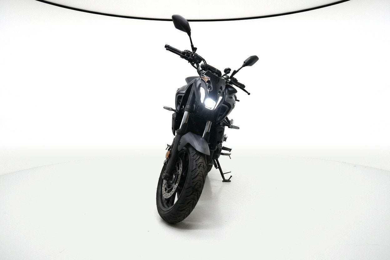 Yamaha Tour MT-07 A2 TRIPPLE BLACK AKRAPOVIC 35KW BTW, LED Verlichting, Bedrijf, Toermotor, 689 cc