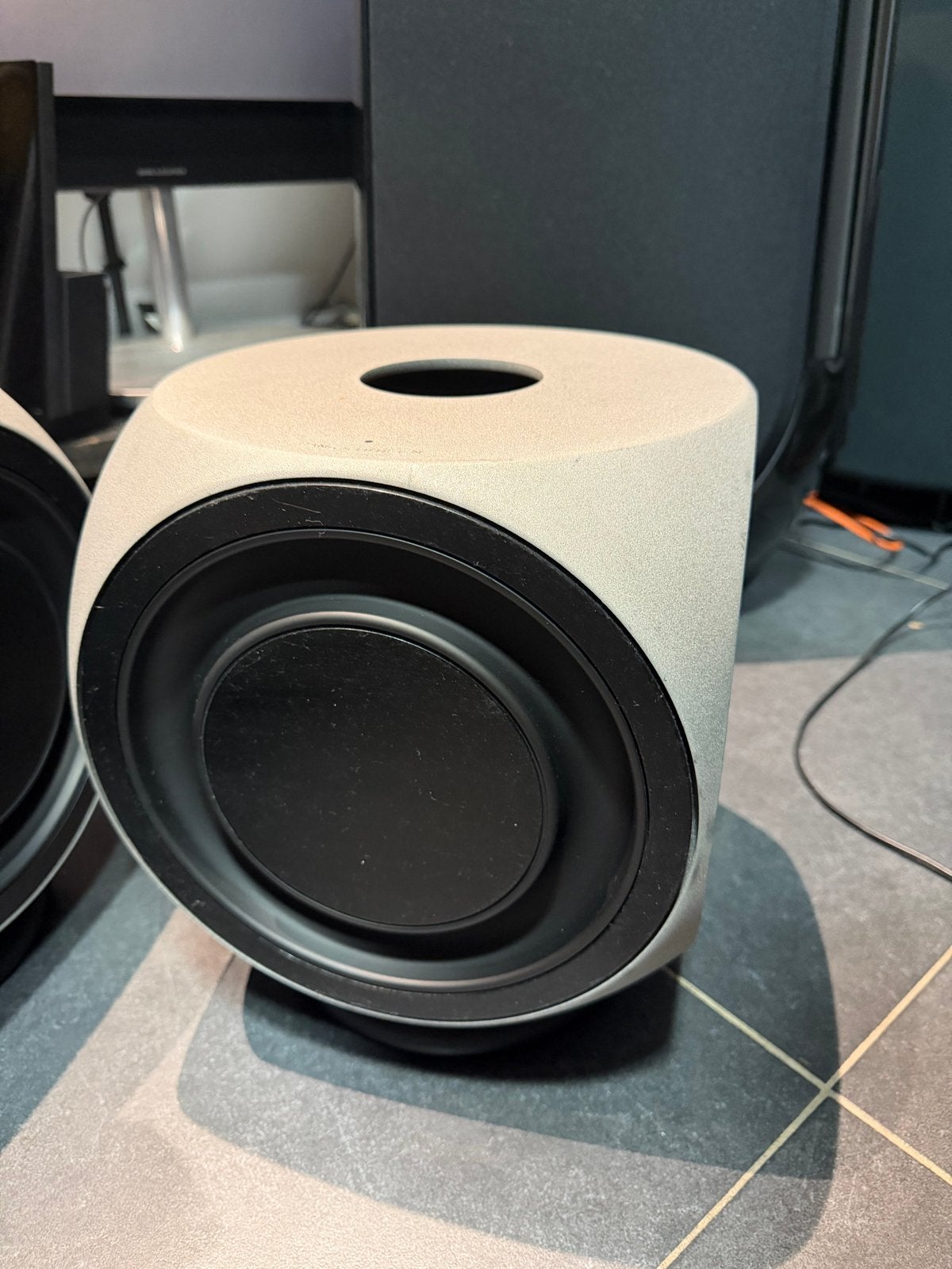 Bang & Olufsen Beolab 2 Subwoofer - Technisch Perfect b&o, 150 watt of meer, Gebruikt, Inclusief kabels, Subwoofer