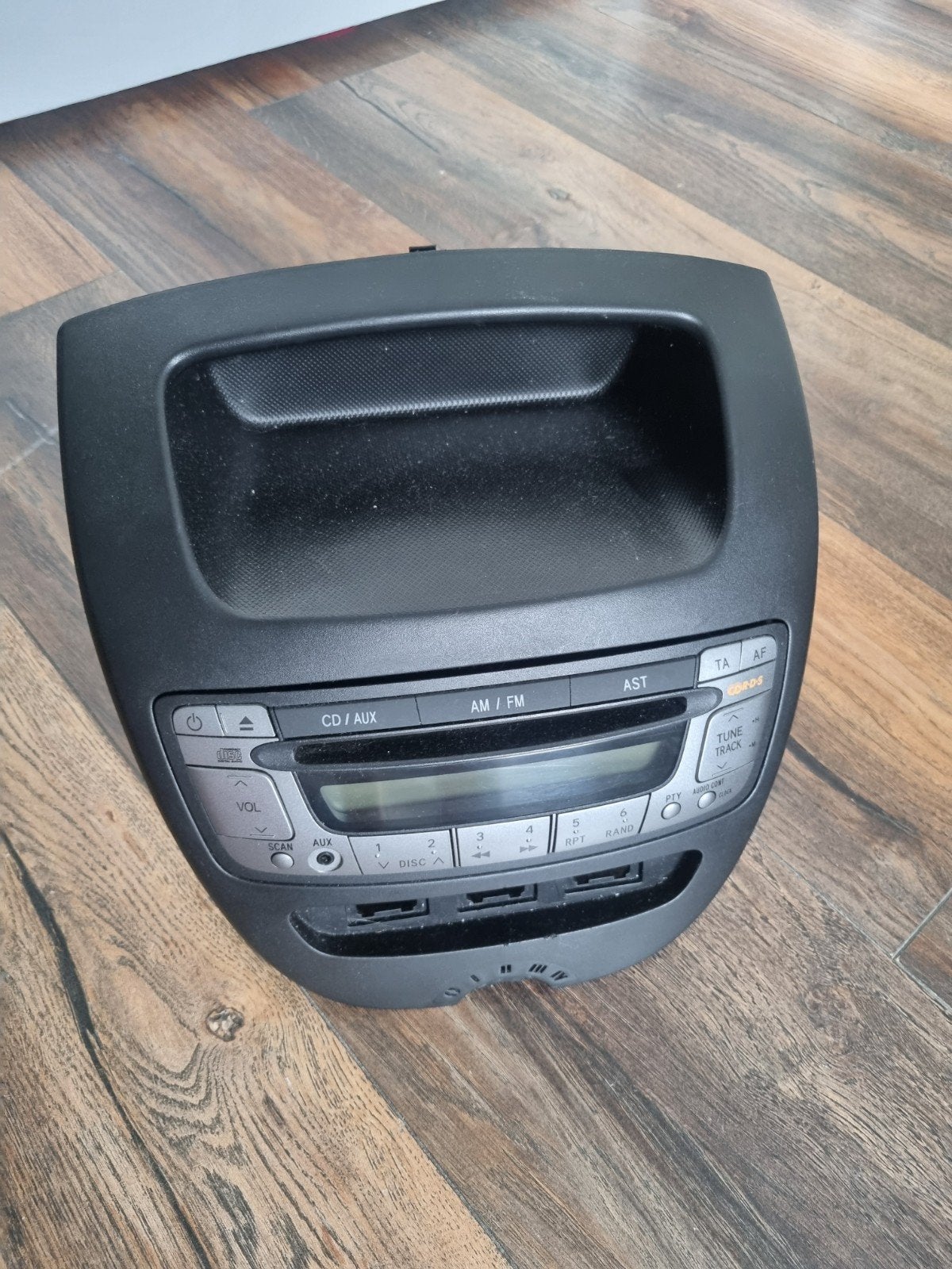 Autoradio voor Peugeot 107, Toyota Aygo en Citroën C1, Auto diversen, Autoradio's, Verzenden