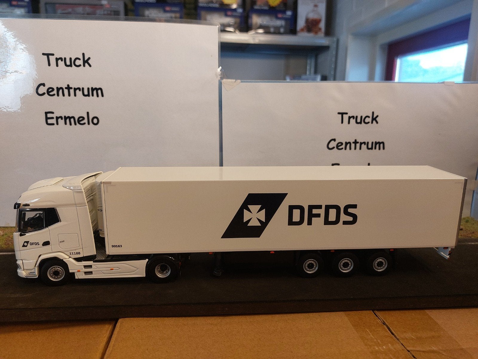 DFDS; DAF XG 4X2 REEFER TRAILER - 3 AXLE
Verzending is voor, Ophalen of Verzenden, Nieuw, Bus of Vrachtwagen, Wsi