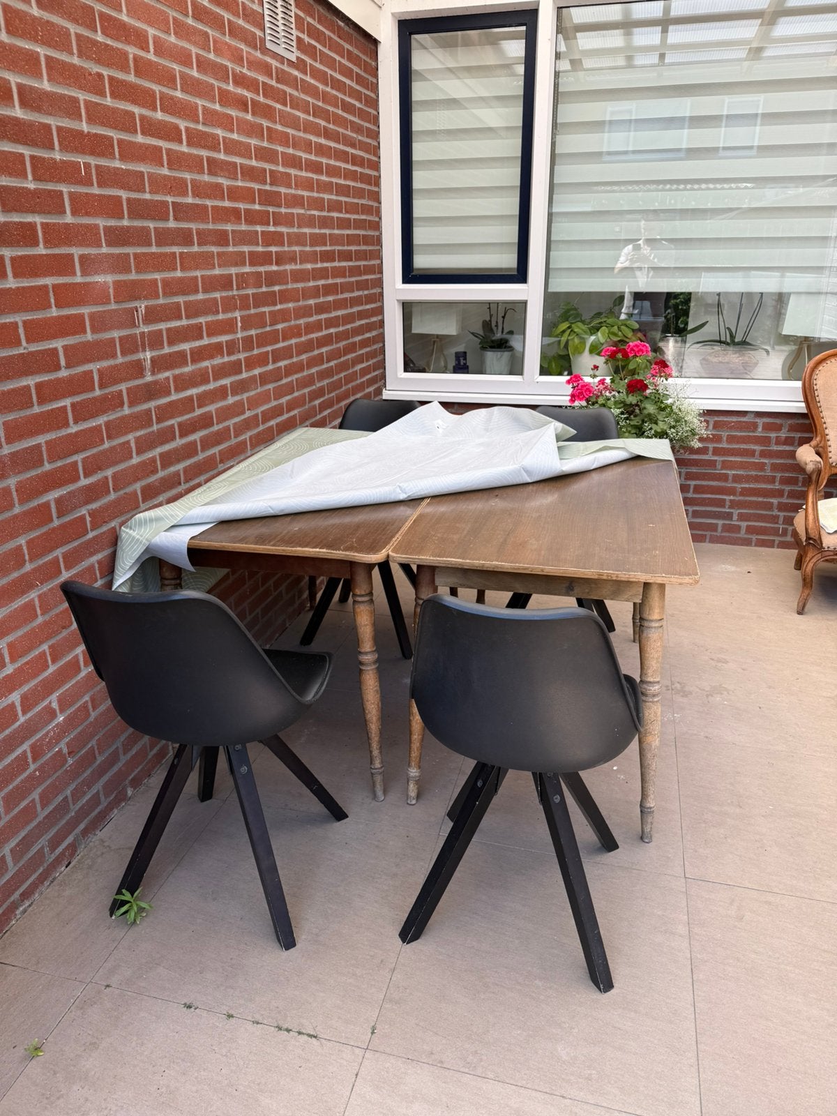 Tafel met  stoelen, Ophalen, Zo goed als nieuw